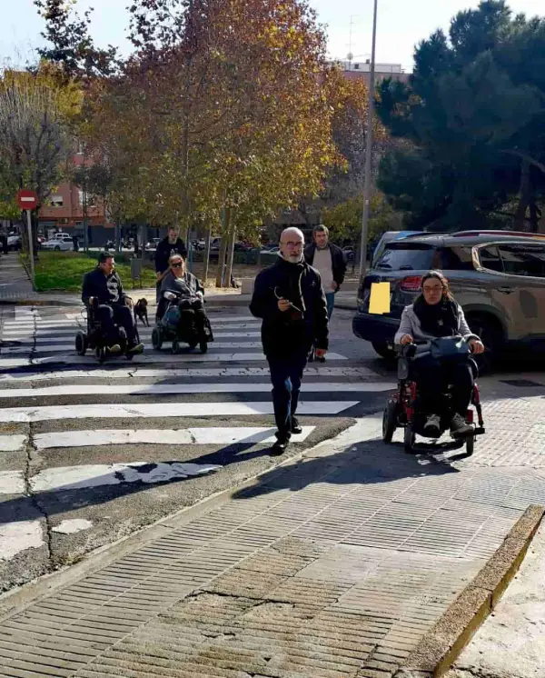 Regidores paseando por Mataró Como si se tratara de su vida cotidiana