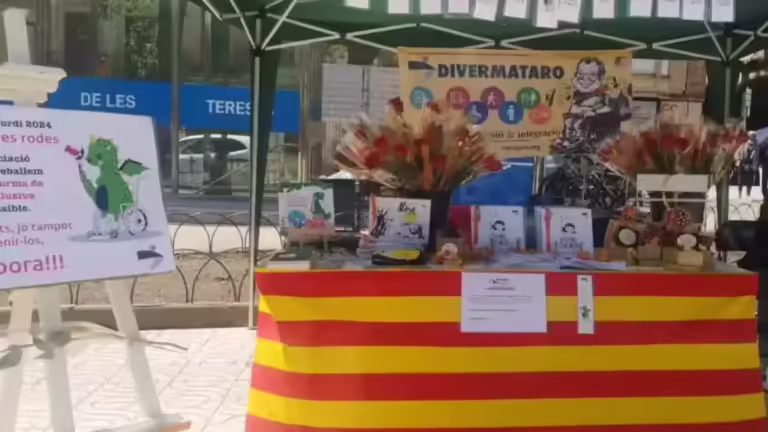 Puesto de rosas y libros de DiverMataro